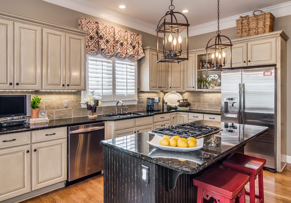 kitchen decorating ideas and designs Remodels Photos Room Redesigns Brentwood Tennessee United States transitional-001