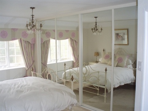 Mirrored Furniture in the Bedroom 8