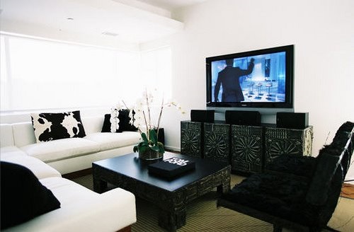 How to balance your living room decoration