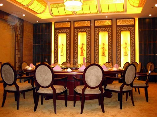 Impressive Ideas to Your Modern Black and White Dining Room 