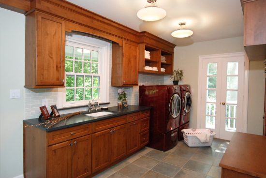 Have fun with laundry tasks by well-organized laundry room