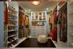 Enhance your bedroom beauty with a suitable closet